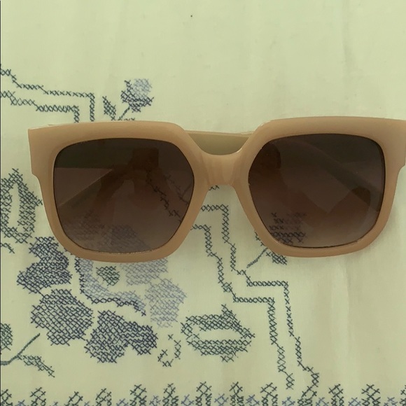 Banana Republic Accessories - Fashion sunglasses